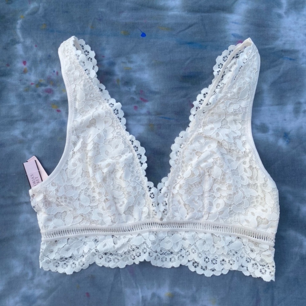 ✨Victoria’s Secret NWT White Bralette ✨💫🌙